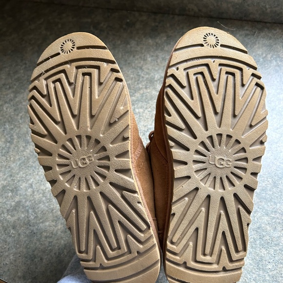 Men’s Neumel Uggs - Picture 3 of 6